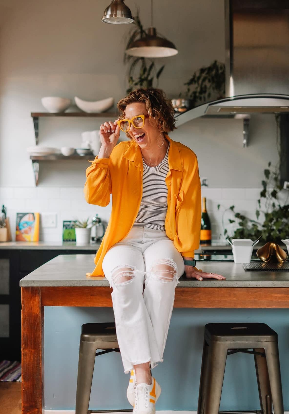 alli-yellow-glasses-peek