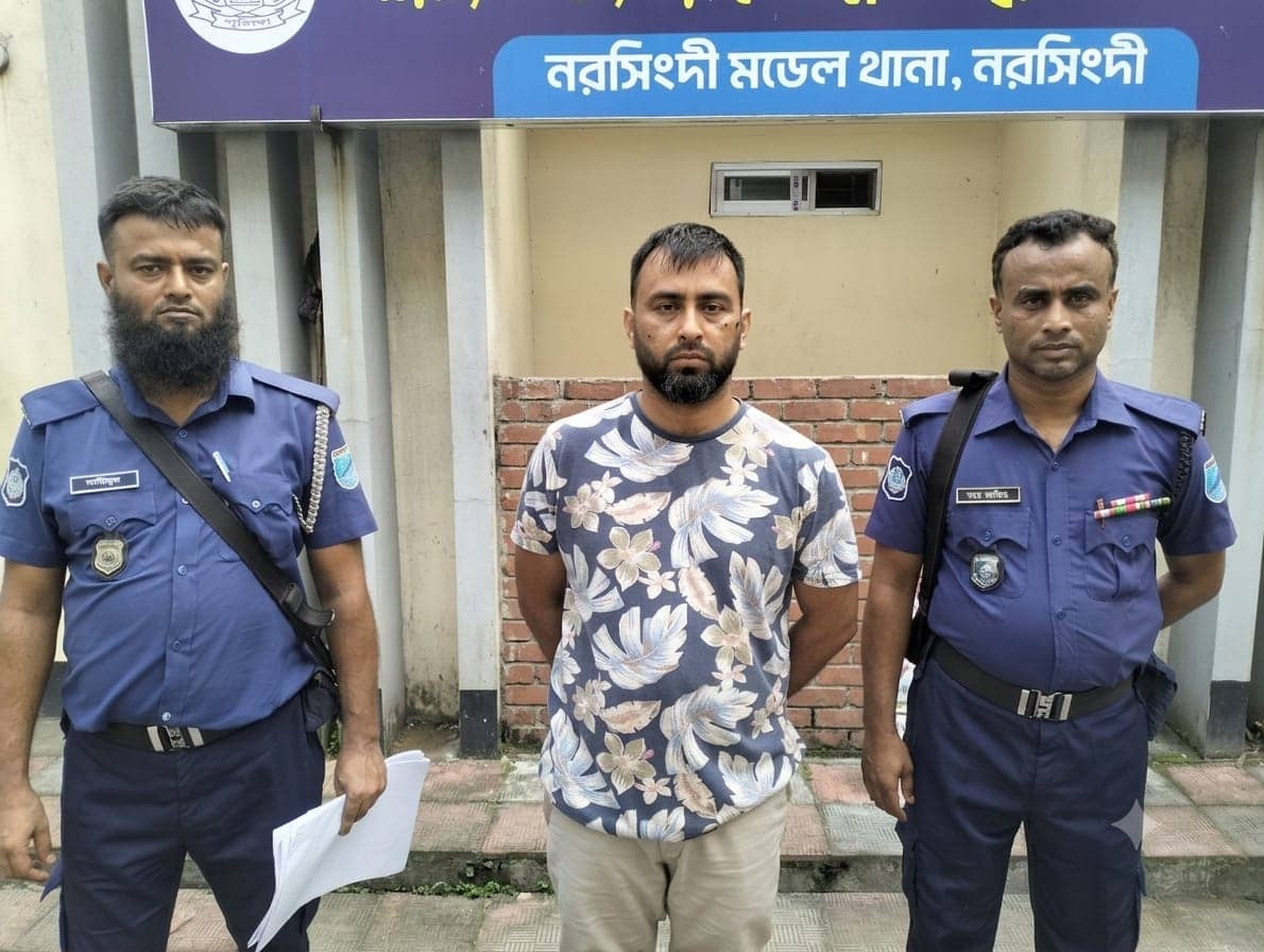 নরসিংদীতে দীর্ঘদিনের পলাতক সাজাপ্রাপ্ত আসামি গ্রেপ্তার