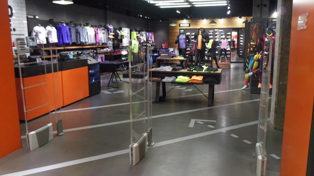 Nike Store Madrid — pavimento Ultratop levigato decorativo ad alta riflessione Prima Pavimenti per flagship store