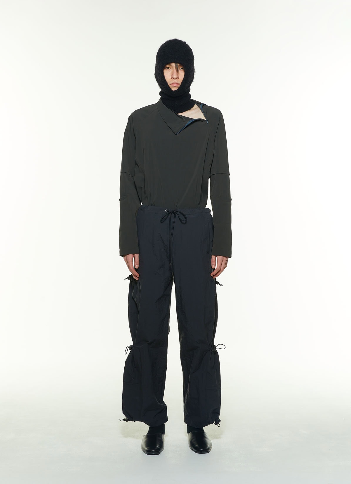 STONE GATHERED PANTS - CHARCOAL｜SHOOPウェア