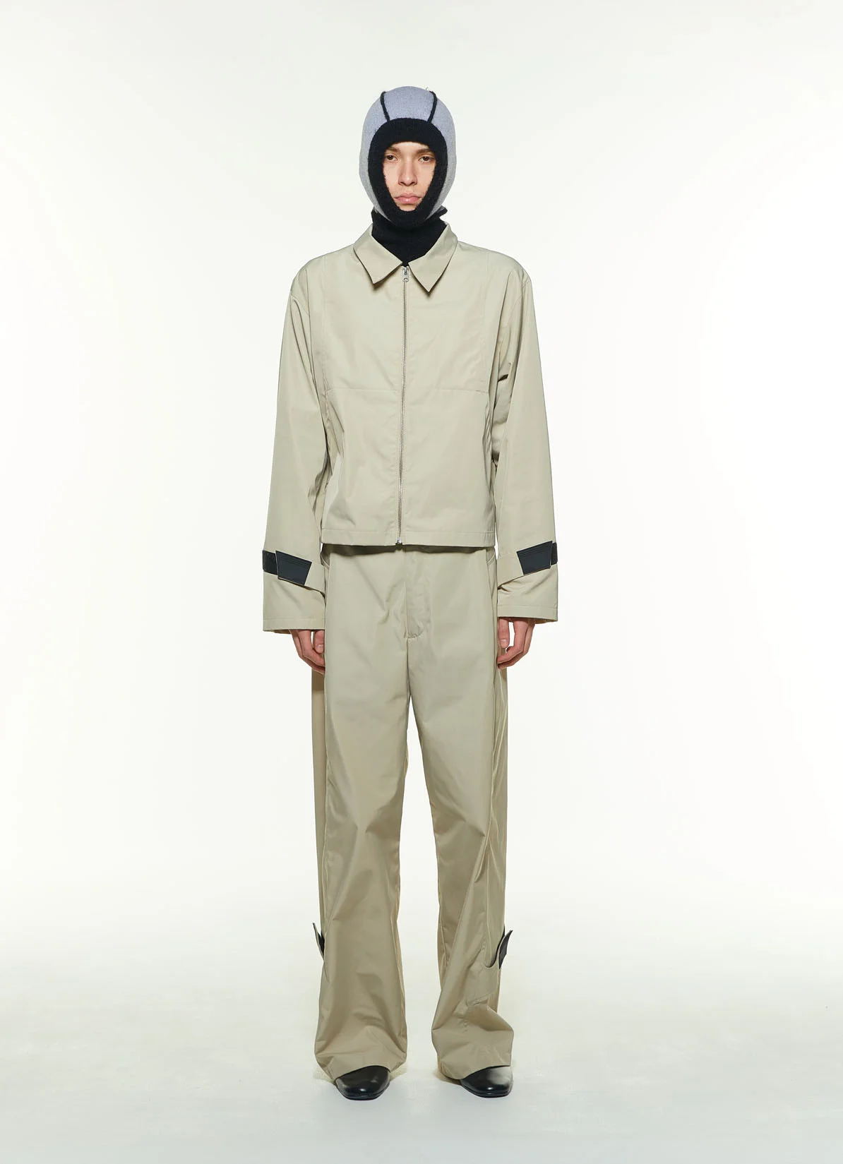 ラバーロゴ入りナイロンワイドパンツ - ブラック｜SHOOP Clothing