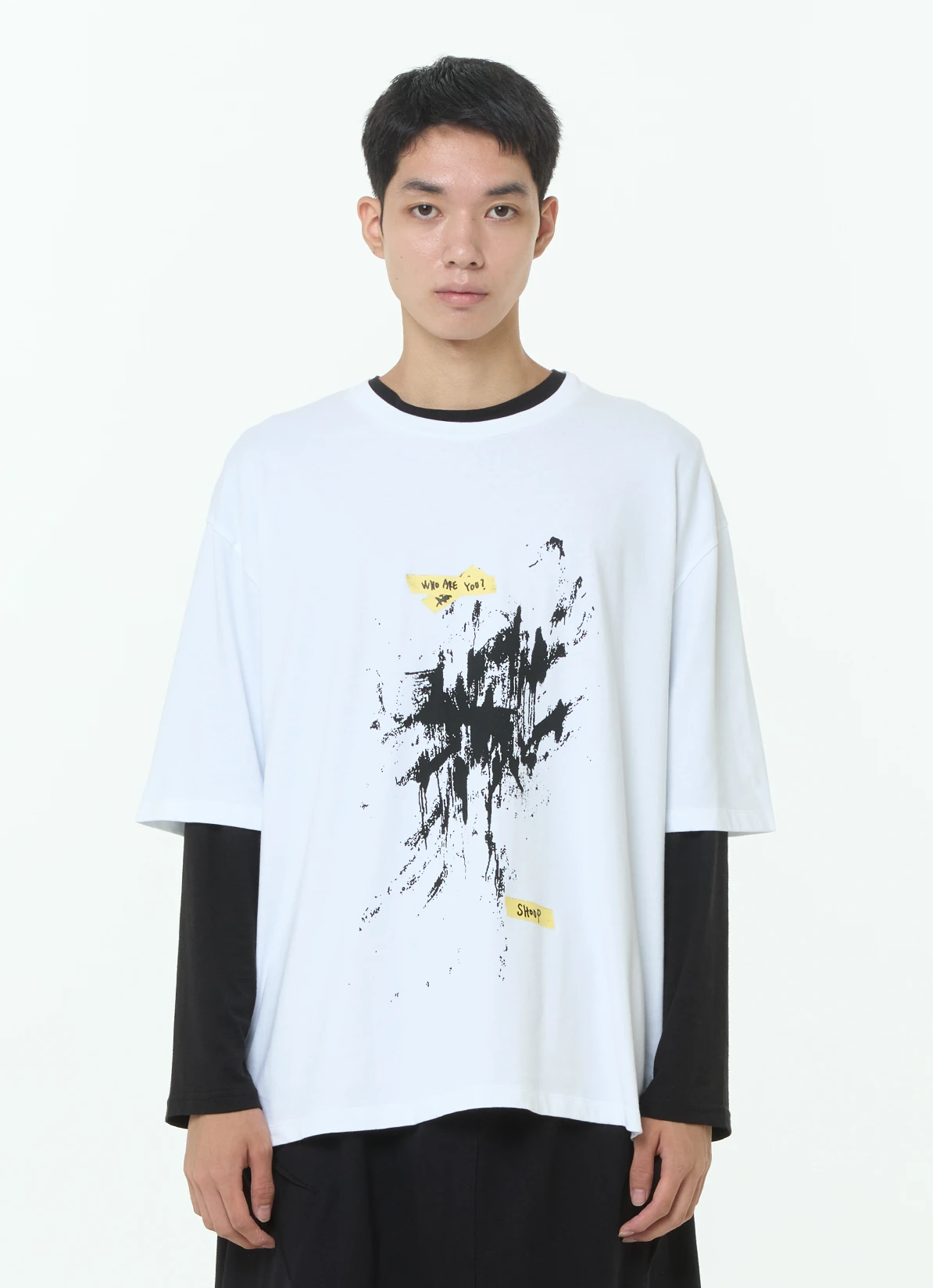 WHO ARE YOU?オーバーサイズTシャツ - ブラック|SHOOP Clothing WHO ARE YOU?オーバーサイズTシャツ - ブラック|SHOOP Clothing