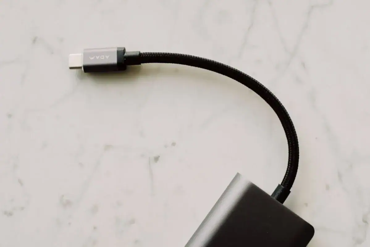 כבל USB C איכותי עם חיזוק באזור החיבור