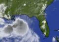 Bertha gana fuerza en el Golfo: tormenta tropical amenaza con inundaciones, marejada ciclónica y fuertes lluvias desde Florida hasta Texas