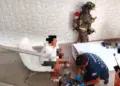 Incendio en Cancún moviliza a bomberos cerca de Plaza Las Américas; reportan un lesionado