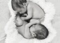 Elle donne naissance à des jumeaux de parents différents
