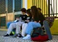 L'interdiction du smartphone au lycée confirmée par Macron