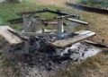 Devant la justice pour avoir brûlé une table de pique nique
