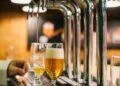 Elle n'ouvre son bar que tous les 5 ans !