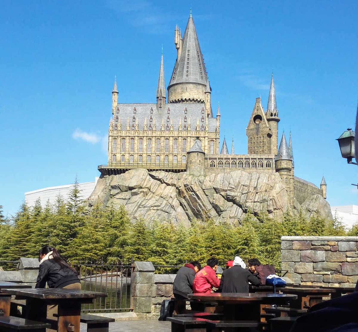 The Three Broomsticks Restaurant Hogwarts Castle 