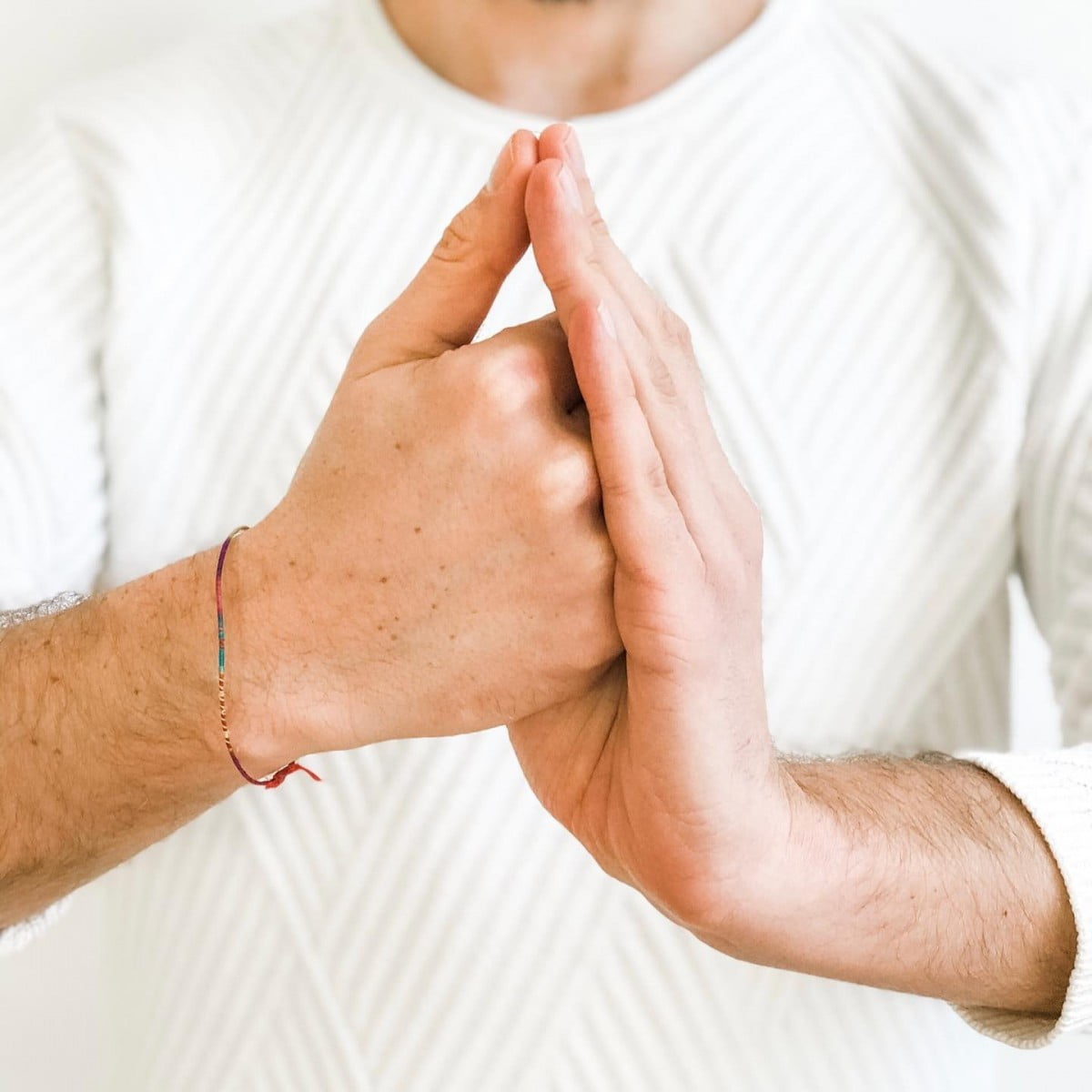 Skank Mudra to open the throat - kundaliniyogaschool.org