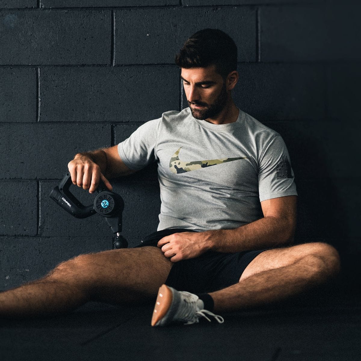 le compex fixx 1.0 utiliser par un homme sportif