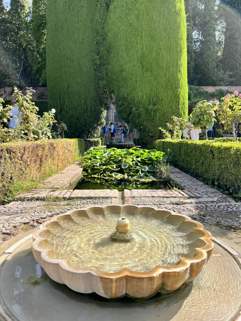 Арабский фонтан в Альгамбра