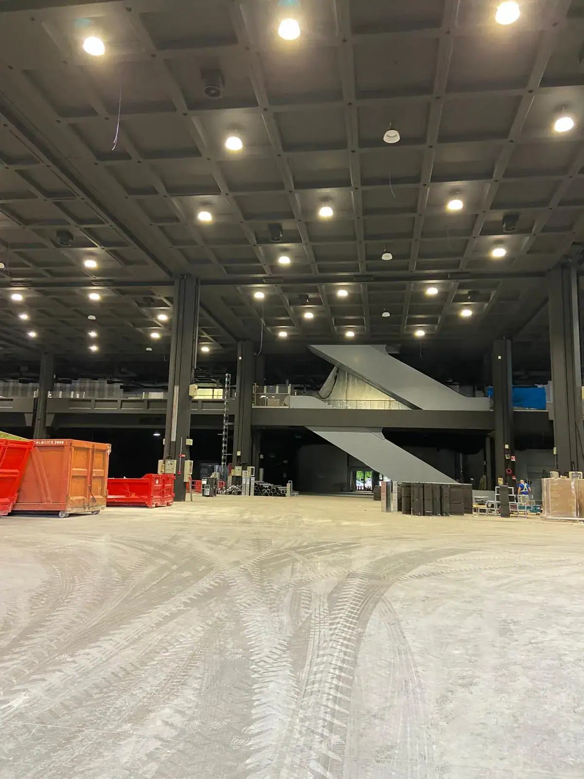 Fieramilanocity Portello: Prima Pavimenti Riqualifica le Superfici con soluzioni in resina e in tessuto vinilico