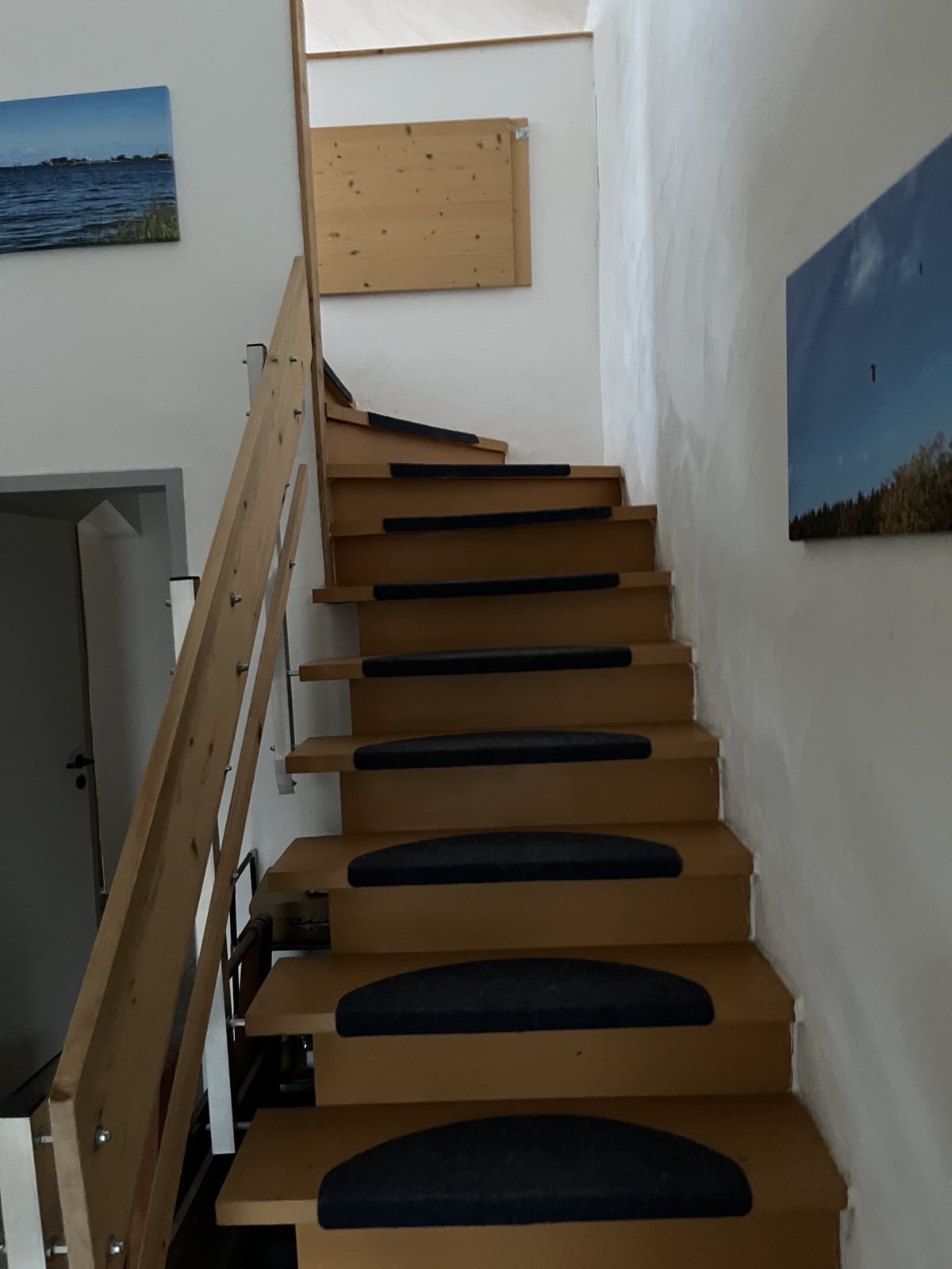 Wohnzimmertreppe der Ferienwohnung Buchenzauber