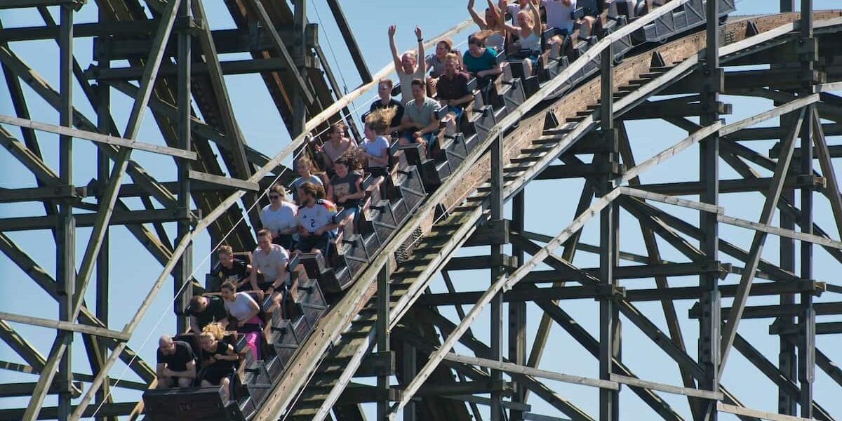 Pures Adrenalin in der Achterbahn – Foto von Anakin Hoffmann auf Unsplash