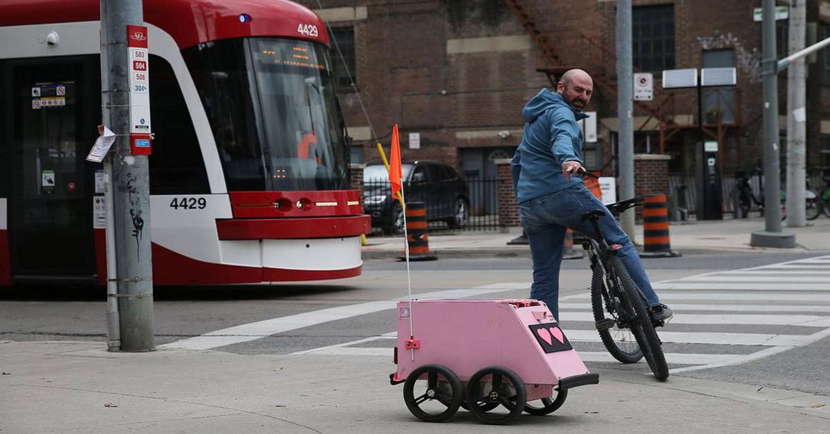 Food delivery robots named ‘Geoffrey’ spotted in downtown Toronto