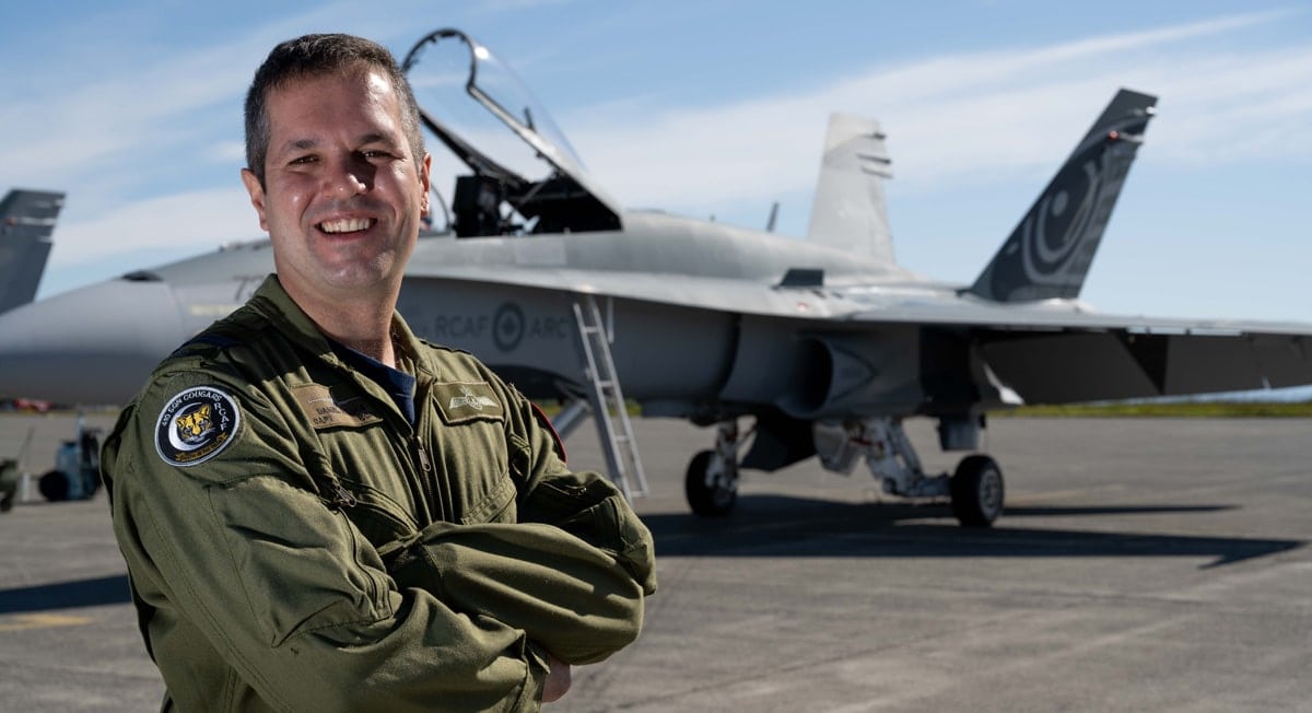 Toronto CF-18 pilot gets to perform solo flight at Canadian International Air Show