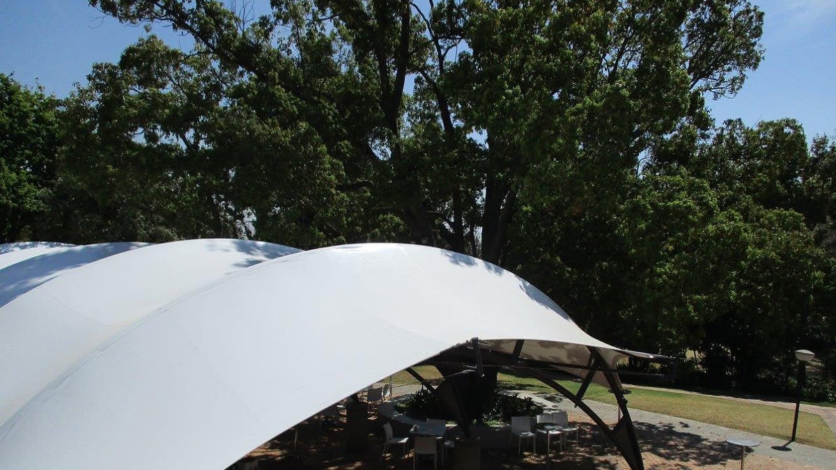 kanopi membrane, puncak, arsitektur modern