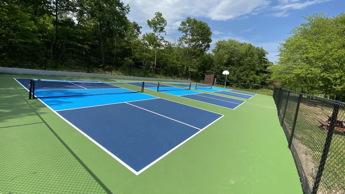 Vật liệu và thiết bị sử dụng trong thi công sân Pickleball