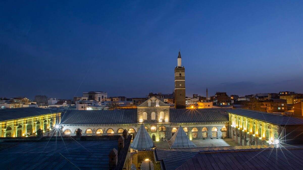 Anadolu’daki İlk Camiler: En Eski 15 Mabed