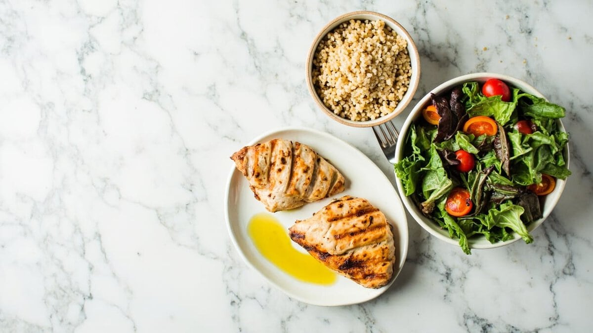 Balanced meals benefits for weight loss - protein, complex carbs, and healthy fats arranged on a kitchen counter