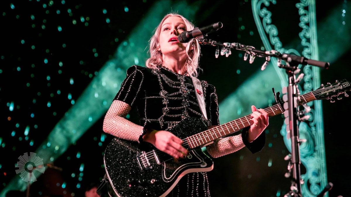 Phoebe Bridgers 三年來首場 solo 公演登場新墨西哥州 Roswell，預演 4 首新歌