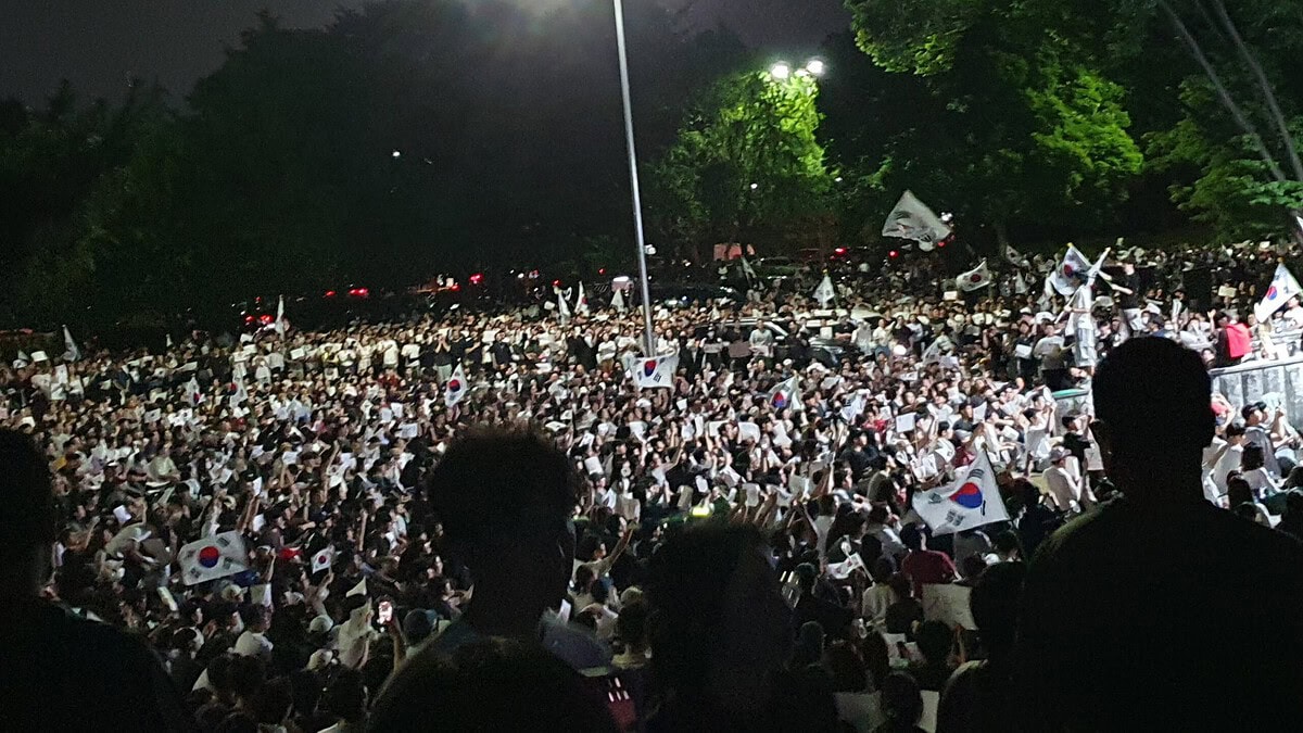 首爾奧林匹克公園遭抗議群眾封鎖，多場演唱會與音樂節被迫取消或轉移場地
