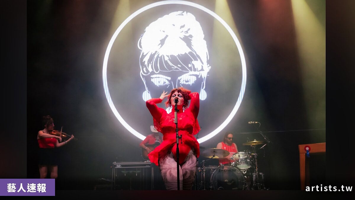 Robbie Williams 突襲 CMAT 舞台,Bilbao BBK Live 2026 第二日精彩回顧