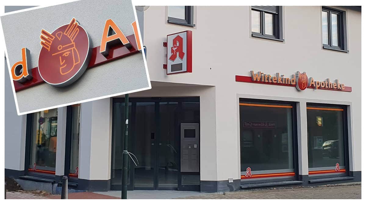 Außenansicht der Wittekind Apotheke in Ostercappeln mit Logo und Beschilderung.