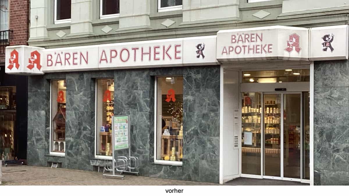 Bären Apotheke in Tönisvorst mit der alten Apotheken-Werbung.
