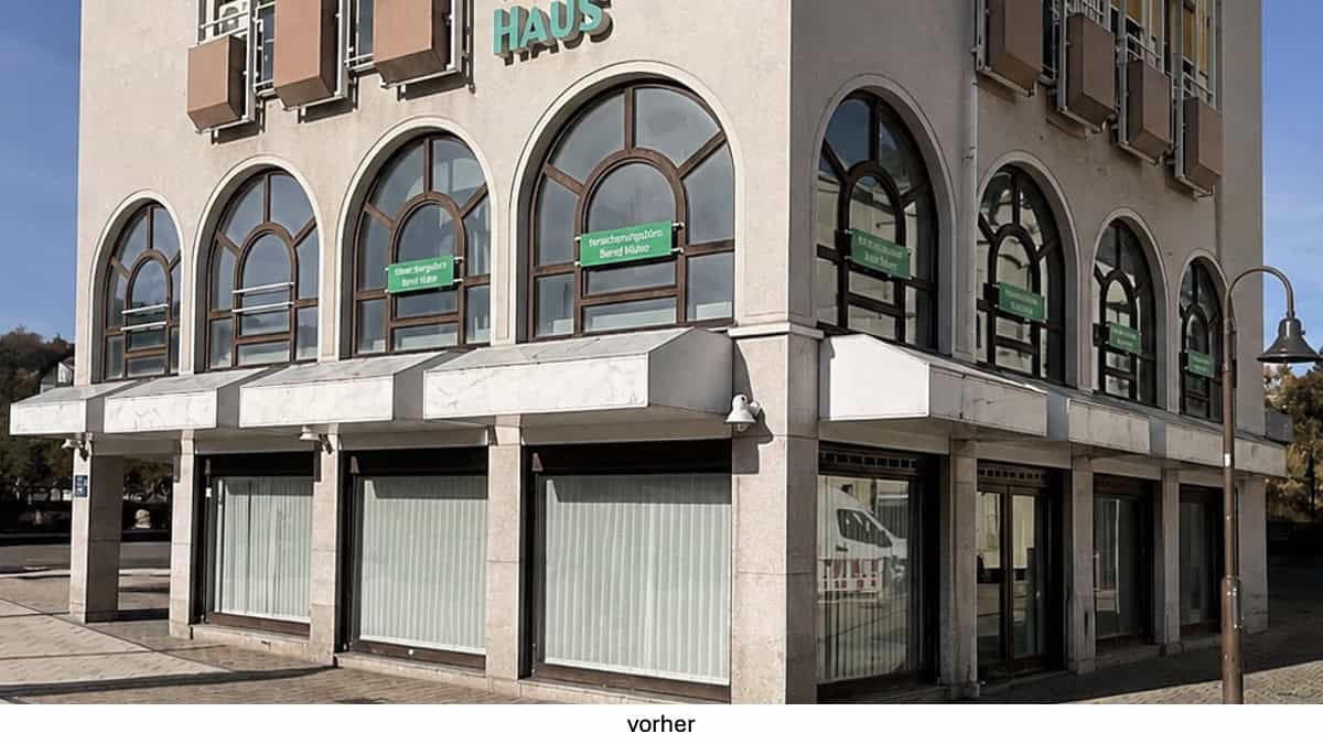 Das Gebäude der Engel Apotheke in Idar-Oberstein ohne Außenwerbung.