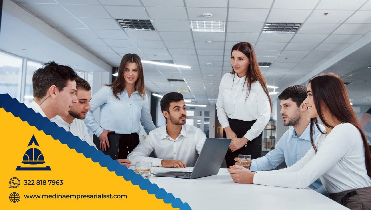 Afiliación a ARL SURA para respaldo en salud y seguridad laboral.