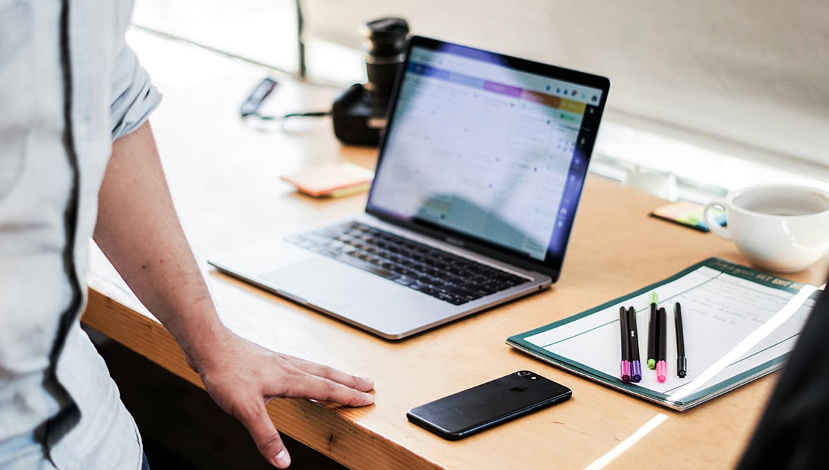 When Is It Time to Hire a Marketing Agency? A Guide for Canadian Businesses
