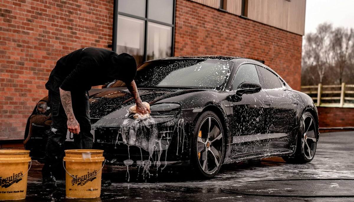 From Driveway DIY to Professional Service: Choosing the Right Car Wash Option