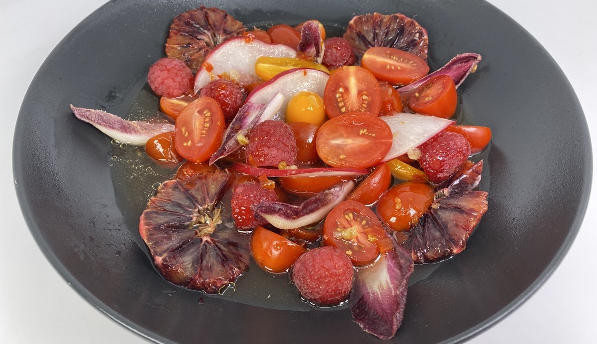 Great Summer Salad Recipe: A cold salad with raspberries and cherry tomatoes by Chef Schulz