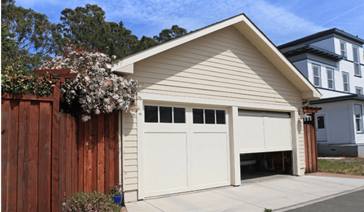 Do’s and Don’ts of DIY Garage Door Repair
