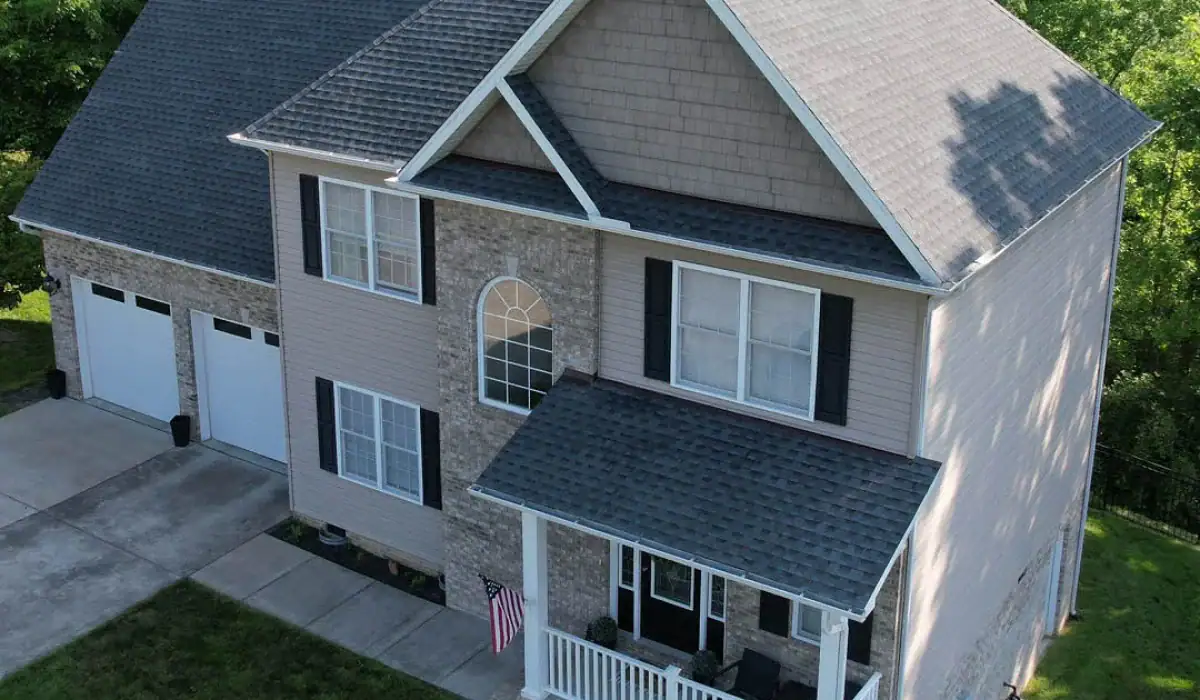 Expert roofing services in Teays Valley, WV by Maycon Construction