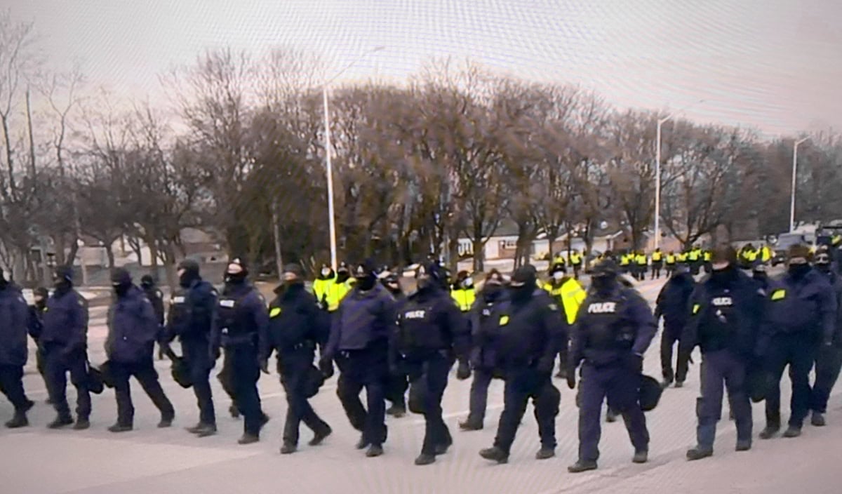 Windsor Police peacefully clear Ambassador Bridge blockade – major Ontario-Michigan trade crossing to fully reopen Sunday