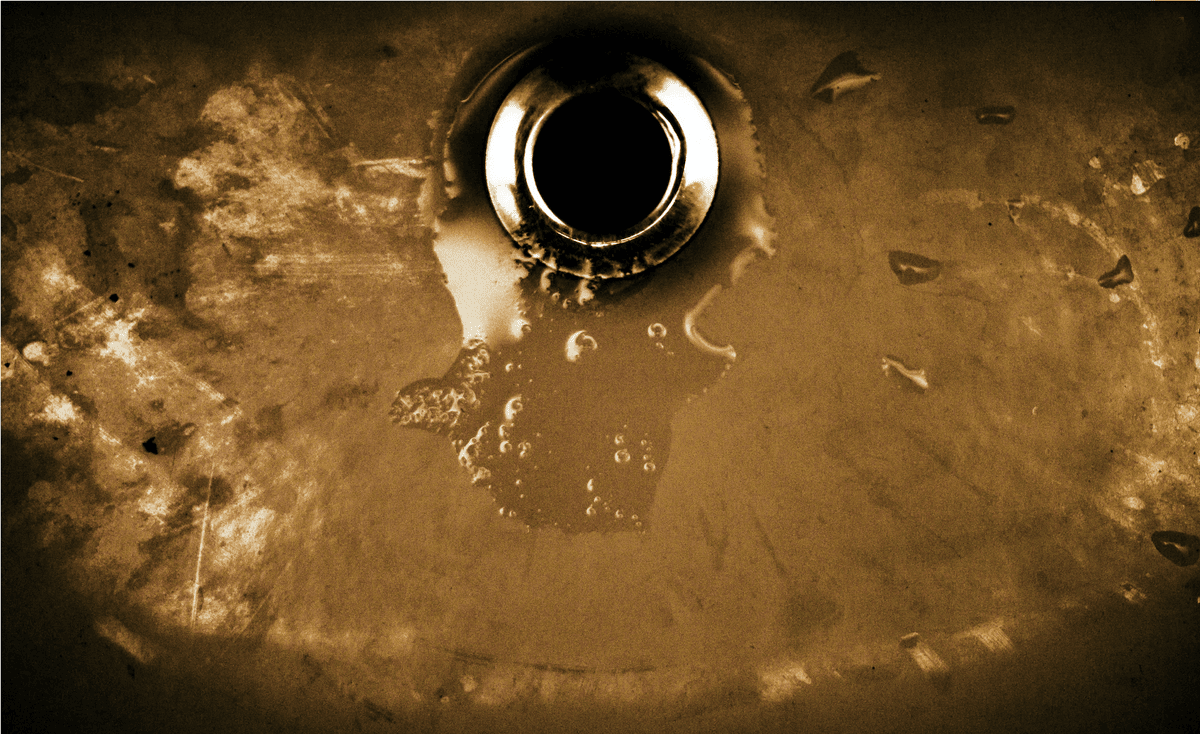 Is caustic soda good for unblocking drains?
