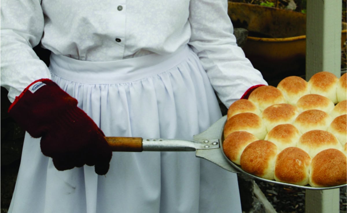 Recipe: DOT’S ROLLS by Carolyn Lavers