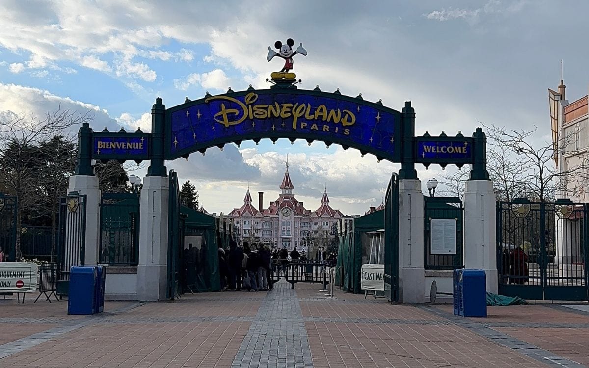 Dove lasciare i bagagli a Disneyland Paris? Le 3 opzioni migliori