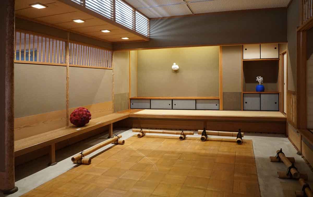 Kazumasa Mizokami Exhibition scene 11 A view of the beginning of the tea room at the back of the venue