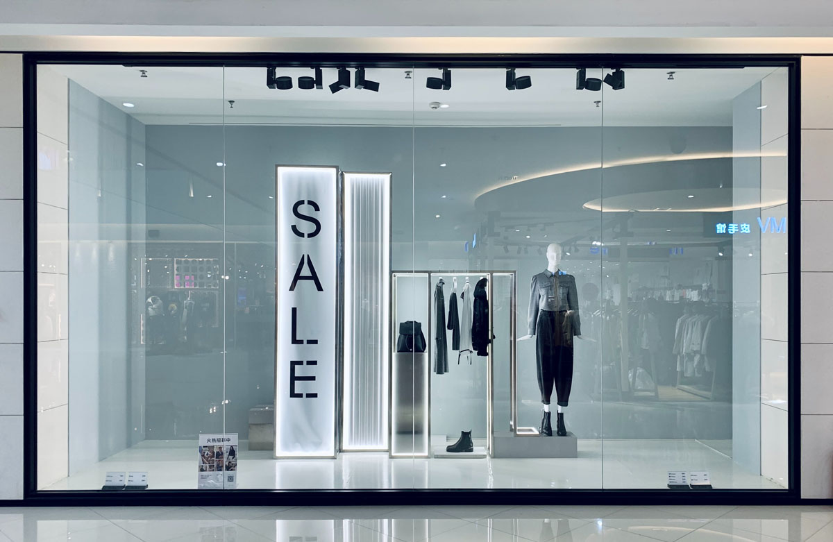 What Does A Visual Merchandiser Do, And How To Become One?