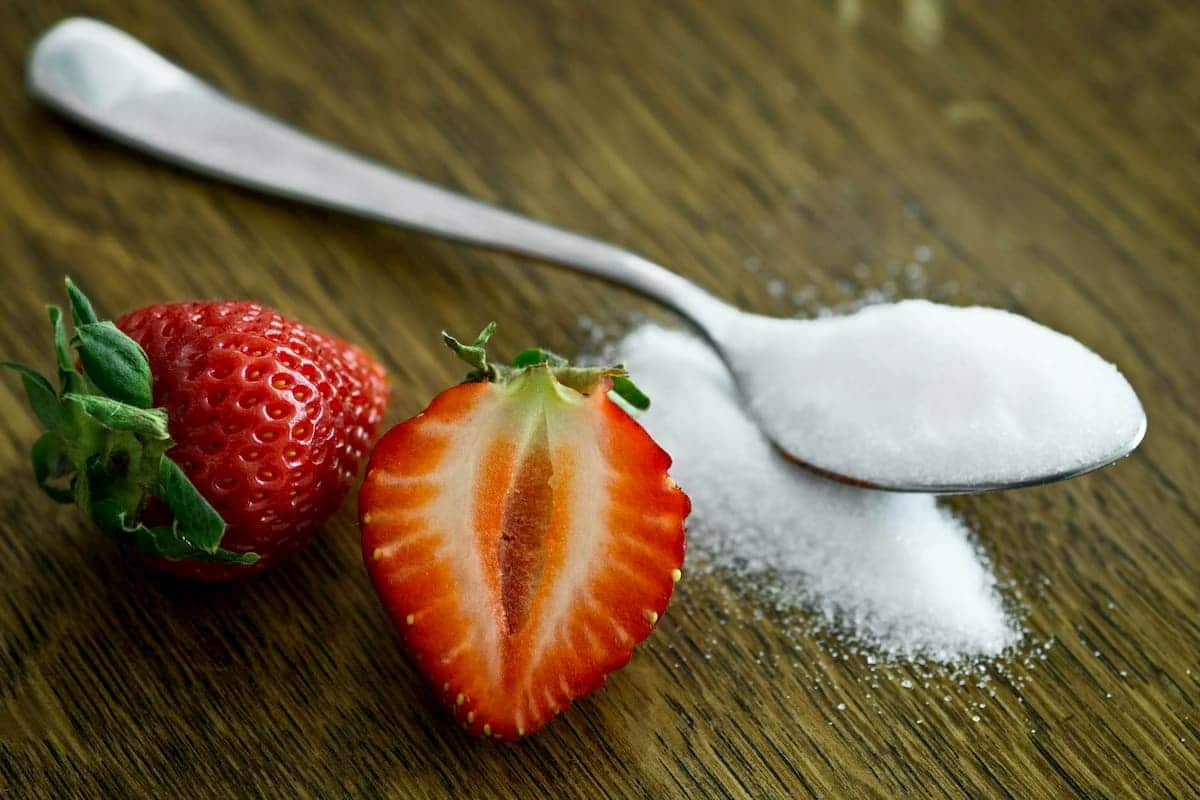 fresas y azúcar