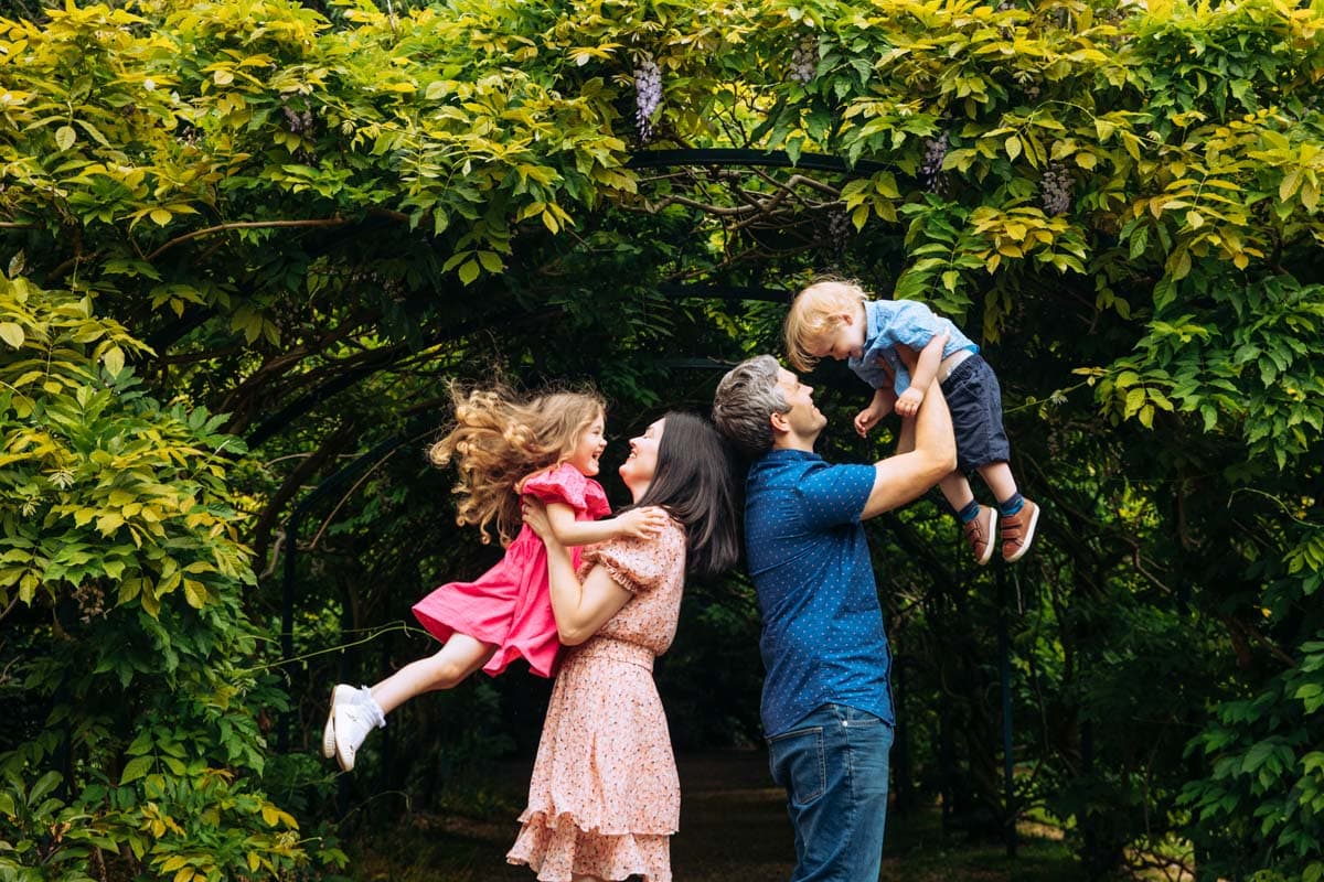 Family Photoshoot with mum dad and kids at walkden gardens