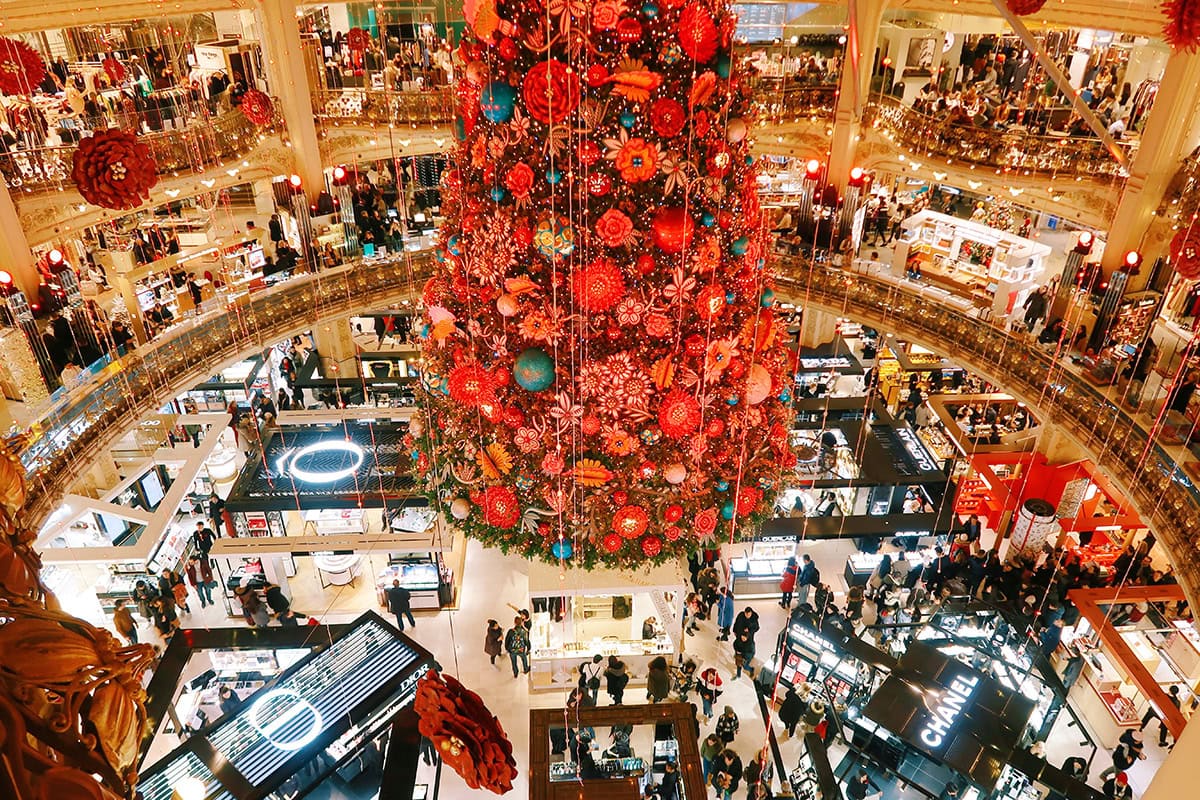 Capitalize on holiday shopping with a brand activation in Toronto