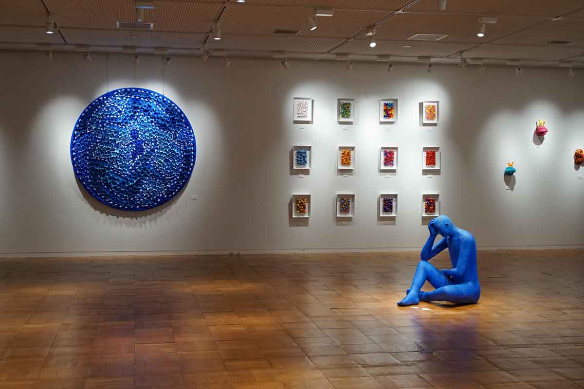 Kazumasa Mizokami Exhibition scene 1 A round blue globe on the left with a blue image in the center
