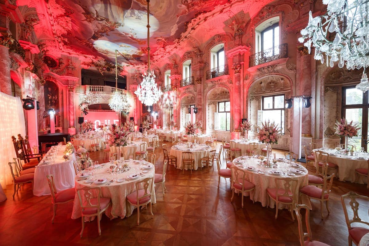 Mariage-au-château-Bückeburg-Disposition du banquet-Décoration florale