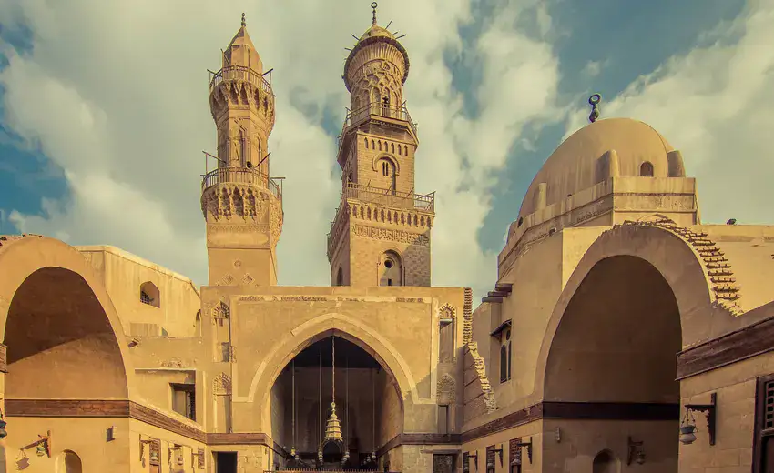 El Moez Street Tour in historic Islamic Cairo